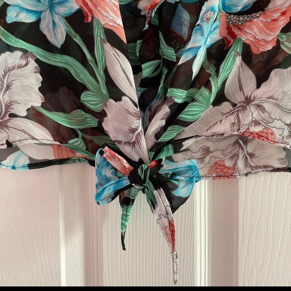 *4/$24* F21 Aloha Printed Top - Picture 5 of 8